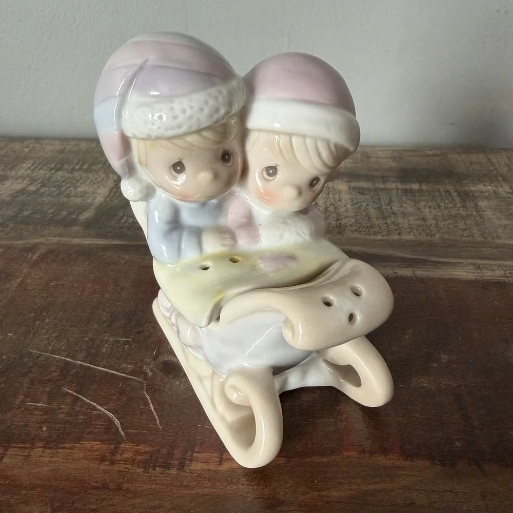 1995 Precious Moments Salt & Pepper Shaker Kids In Sleigh 869783 No Original Box